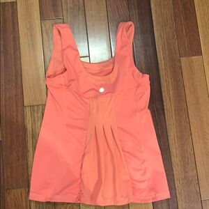 Lululemon coral tank with pleated back. EUC Sz 6